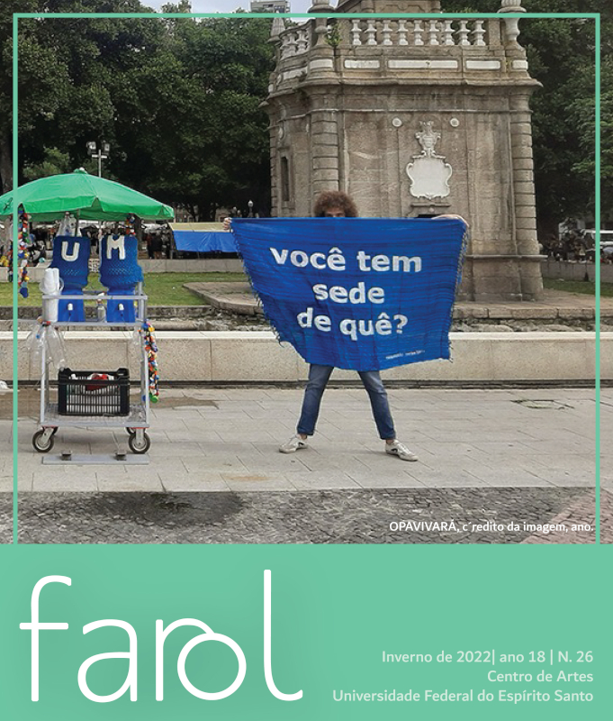 Capa da edição. Fotografia de trabalho do OPAVIVARÁ com pessoa segurando tecido azul com a frase Você tem sede de quê? No meio de uma praça.